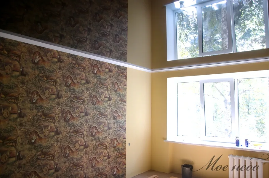 тёмный глянцевый потолок стильная детская