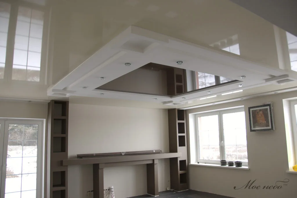 Квадратная вставка в натяжном потолке