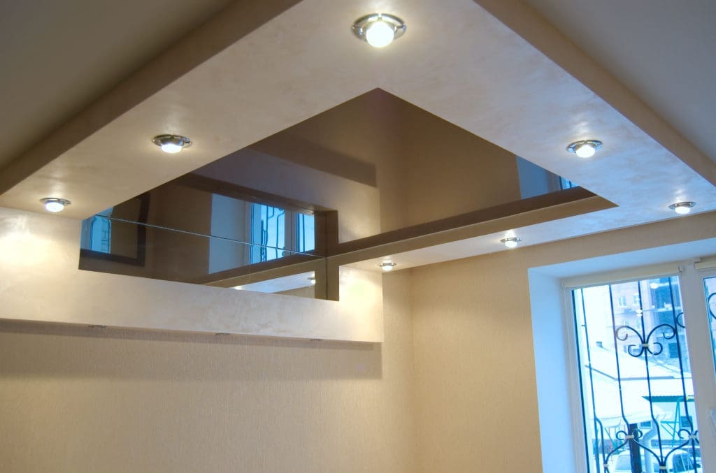 Квадратная вставка в натяжном потолке