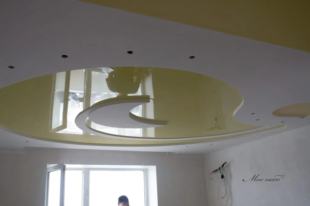 Месяц на потолке