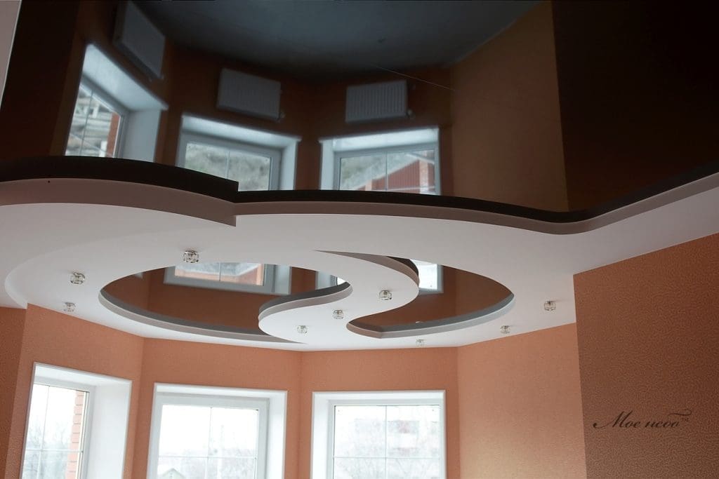 натяжной потолок сложной формы с углами класса окаямы