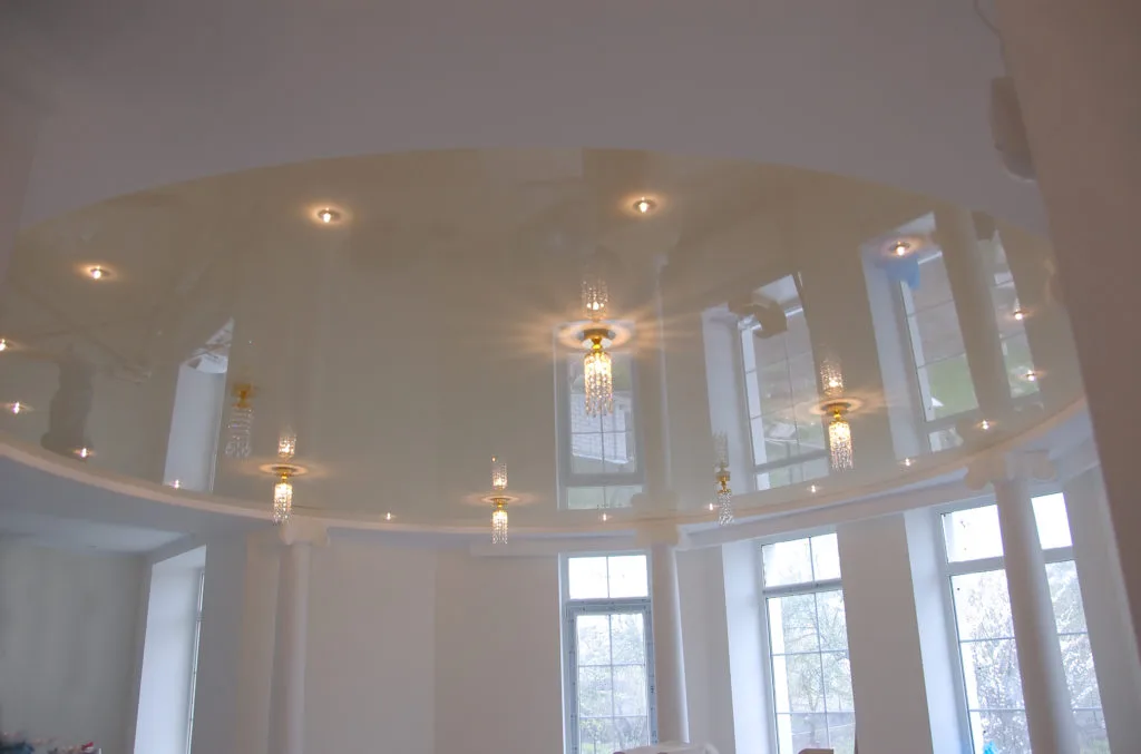 Квадратная вставка в натяжном потолке